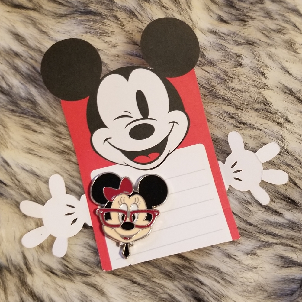 SALE! Minnie Mouse with Glasses Pin